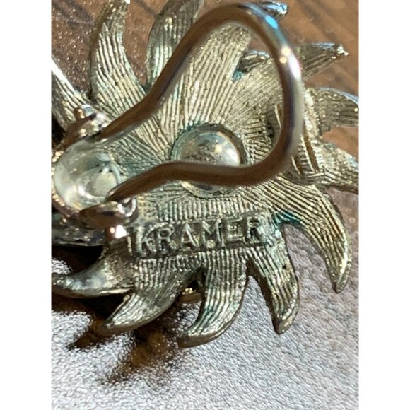 1960s Vtg Kramer signed Vtg Silver Tone Clip Earrings with Pearl - Picture 5 of 5